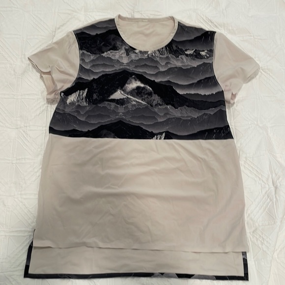 Lululemon Mountain Tee - Picture 1 of 2